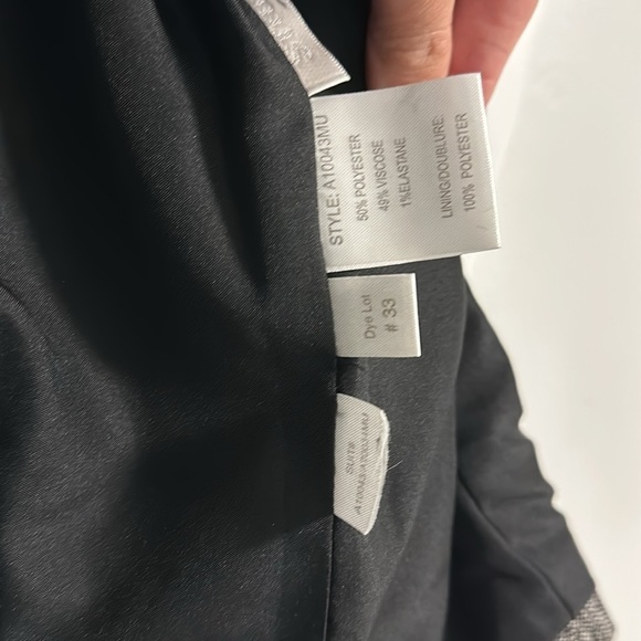 Conrad Blazer in size 6. Zip closure. Suit number 810043/820034MU. - Picture 7 of 7